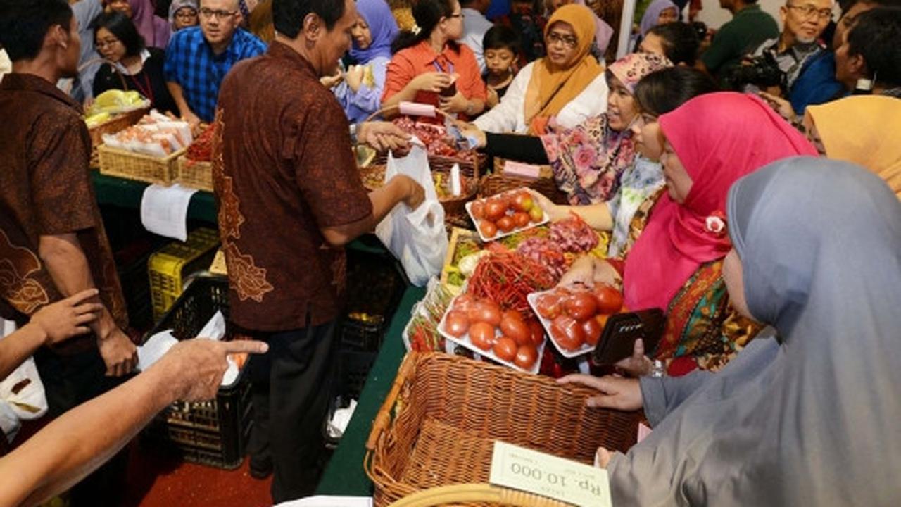 Menteri Rachmat Gobel buka pasar murah di parkiran Kemendag