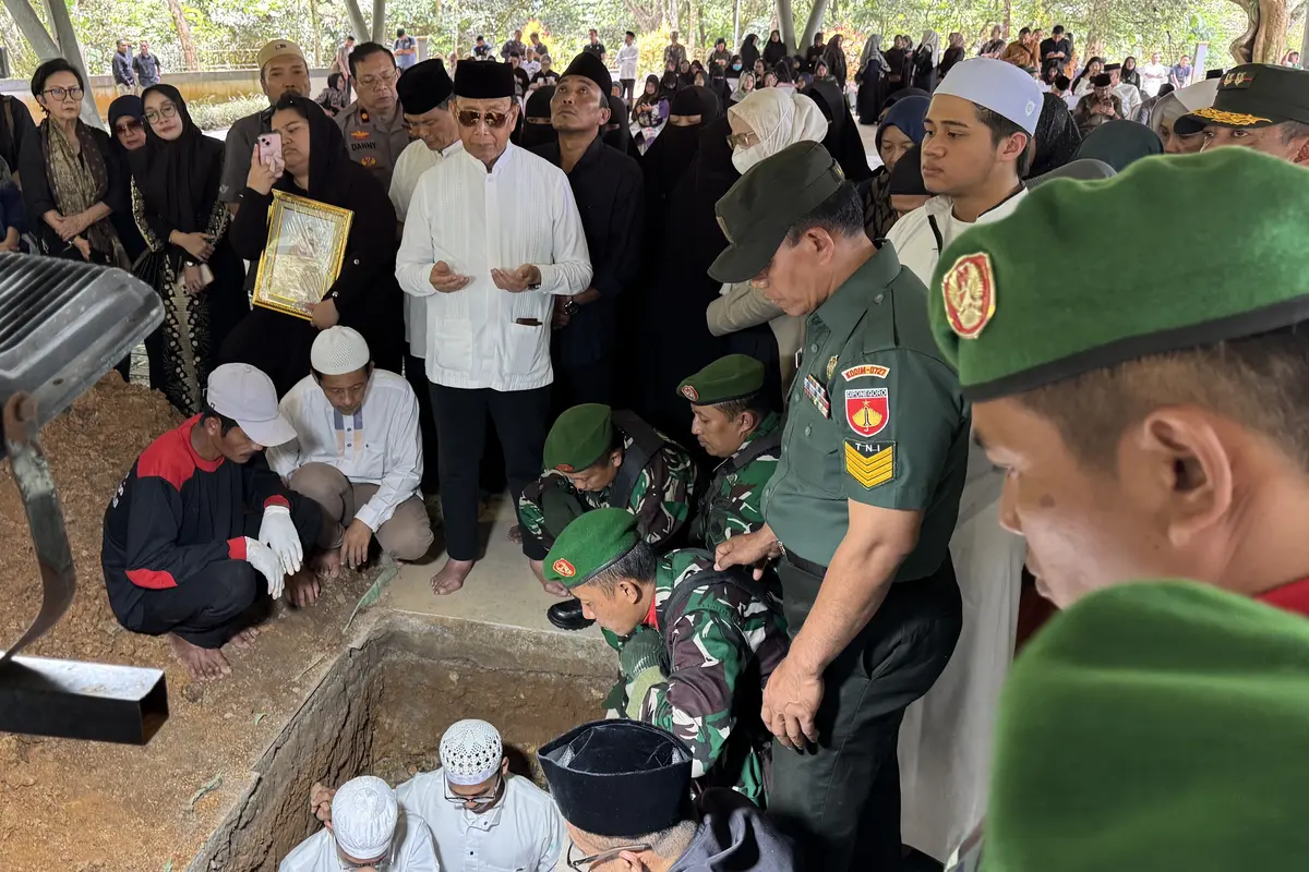 Prosesi pemakaman Rugaiya Usman, istri mantan Menko Polhukam dan Panglima ABRI Wiranto