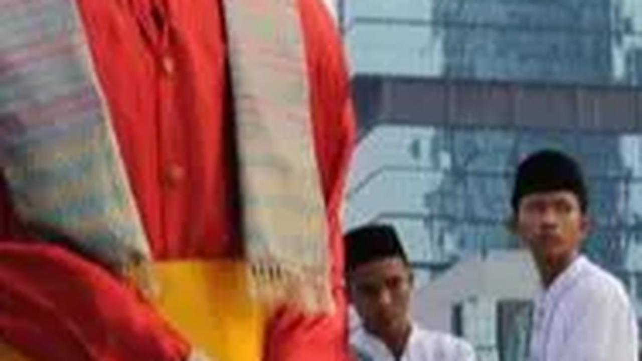 Lebaran Betawi

Tradisi berlebaran masyarakat Betawi berlangsung hingga pekan ketiga di bulan Syawal. Budaya itu tidak hanya digunakan untuk memperkuat tali silaturahim saja, tetapi juga melanjutkan puasa syawalan. Yaitu puasa di bulan Syawal yang dijal