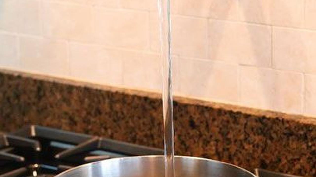 4. Rendam air hangat untuk daging kecil