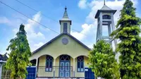 Kisah Gereja Kayu Tanpa Paku yang Miring dan Tegak Sendiri