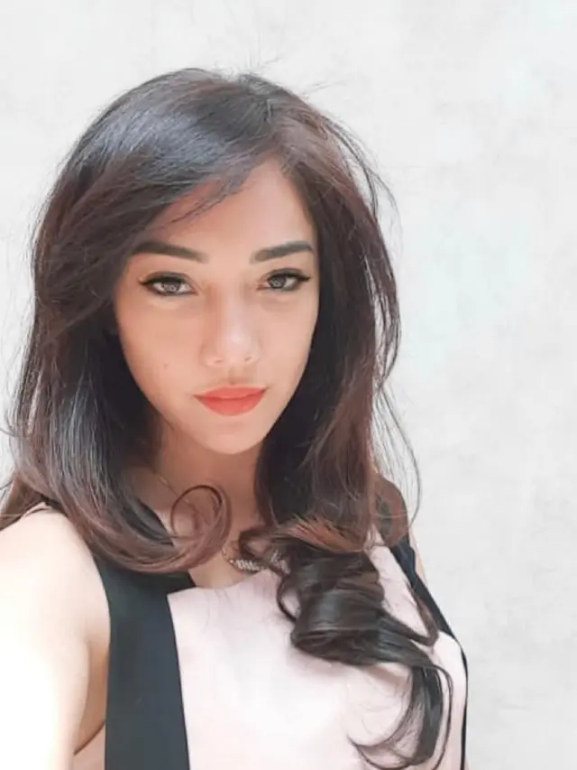 7 Potret Dea Tunggaesti, Kakak Reisa Broto Asmoro yang Tak Kalah Memesona