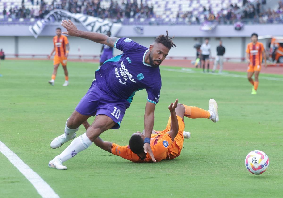Foto: Di Kandang Sendiri, Persita Dikalahkan Borneo FC