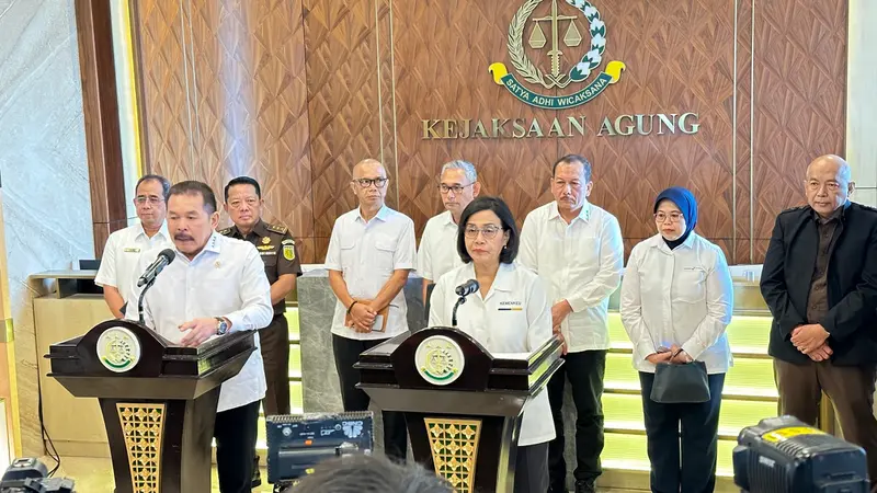 Menteri Keuangan (Menkeu) Sri Mulyani saat melaporkan kasus dugaan korupsi di lingkungan Lembaga Pembiayaan Ekspor Indonesia (LPEI) di Kejagung, Jakarta Selatan, Senin (18/3/2024).