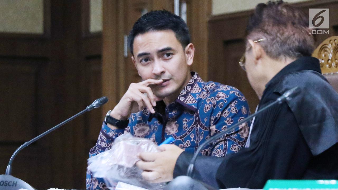 Usai Jalani Sidang Lanjutan, Zumi Zola Dipeluk Saksi dan Kerabat