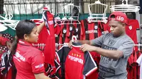 Mirip Sembako, Jersey Persipura Langka di Jayapura