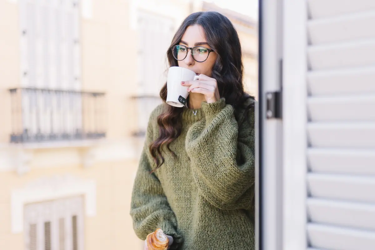 wanita november tanpa bicara banyak