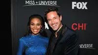 Crystle Stewart dan Max Sebrechts menghadiri kontes Miss Universe 2019 di Tyler Perry Studios pada 8 Desember 2019 di Atlanta, Georgia. (Paras Griffin/Getty Images/AFP)