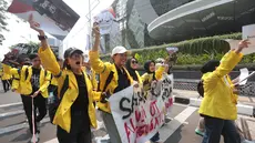 Sejumlah massa mahasiswa bergerak menuju gedung DPR untuk menyampaikan aspirasi di Jakarta, Kamis (27/8/2026). (KLY/Budy Santoso)