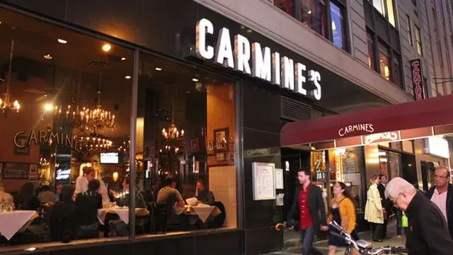 Restoran Carmine's NYC