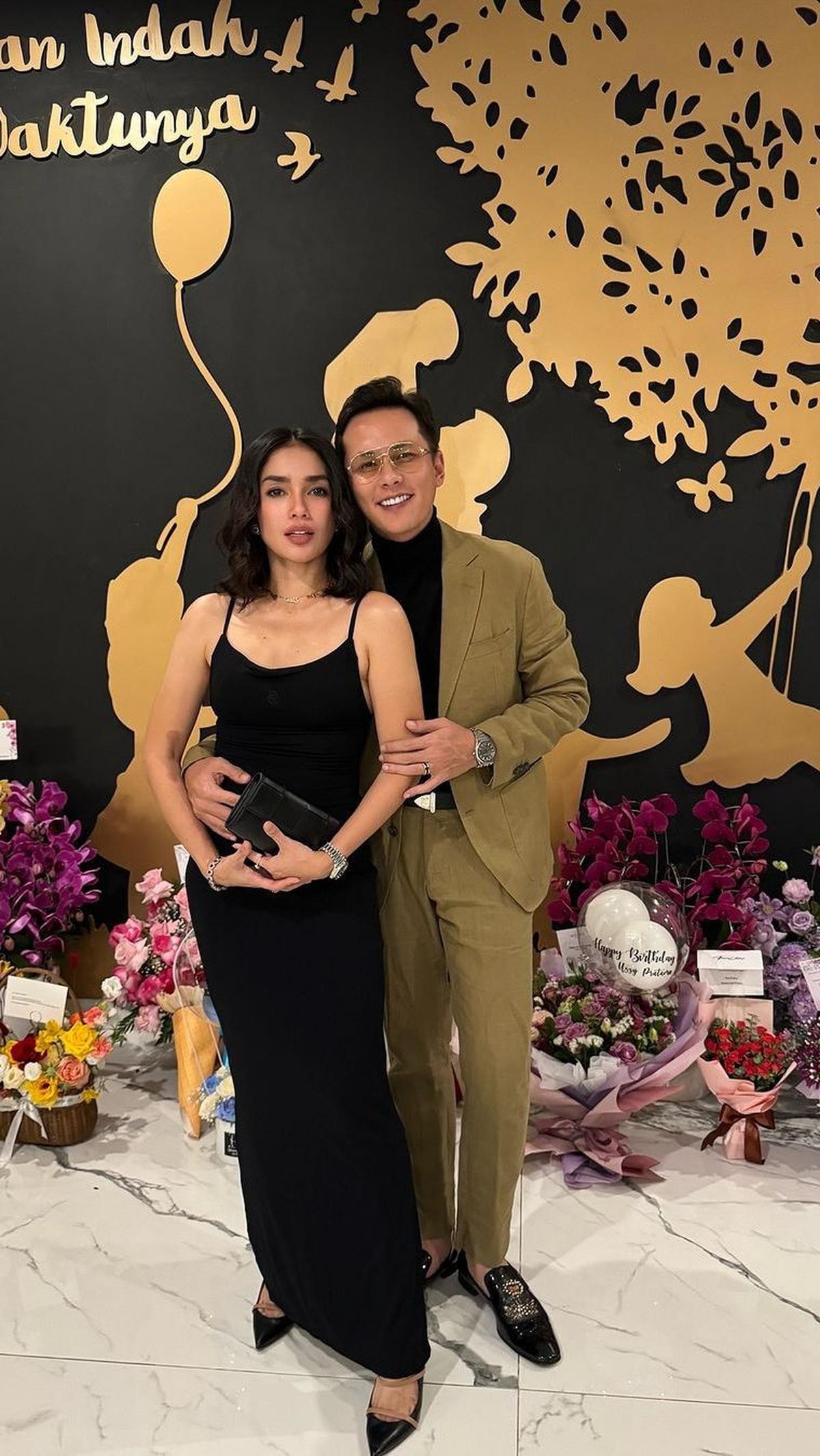 &nbsp;Kebahagiaan itu terpancar dari senyum lebar wajah cantik Ussy.<br>