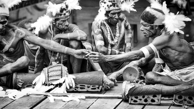 Menilik Budaya dan Seni Ukir di Asmat Melihat Dunia