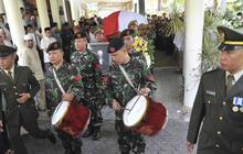 Adnan Buyung dimakamkan secara militer