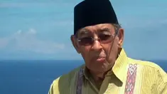 Berusahalah secara halal mencari harta karena seandainya tak ada manfaatnya kecuali menanamkan percaya diri.