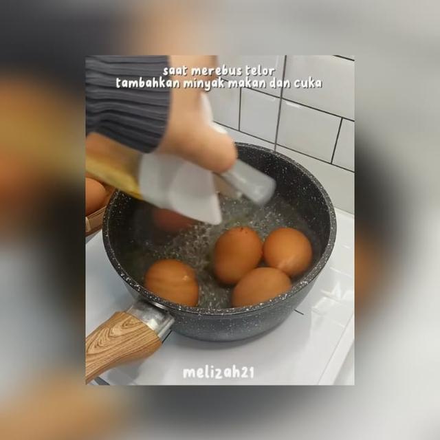 Hanya Pakai 2 Bahan Dapur, Begini Trik Rebus Telur Agar Mudah Dikupas Tanpa Direndam Air Es