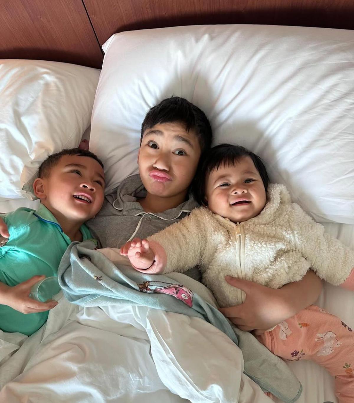 Ekspresi Rayyanza dan Lily Saat Pelukan dengan Rafathar, Netizen Tak Bisa Berhenti Gemas