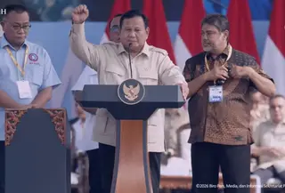 Presiden Prabowo Subianto dalam perayaan Hari Buruh Internasional atau May Day 2026. Dia mengungkap peran dari kelompok buruh. Menurutnya, bekat buruh pula, dia bisa menjadi pemimpin Republik Indonesia.