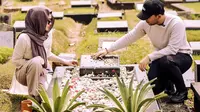 Potret Thariq Halilintar dan Aaliyah Massaid Kunjungi Makam Adjie Massaid, Minta Izin untuk Hidup Bersama