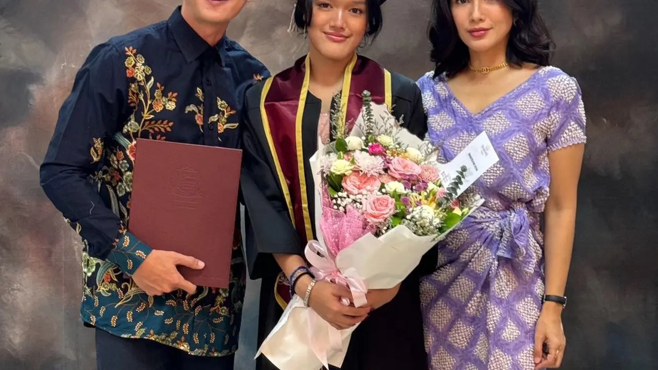 6 Potret Wisuda SMA Ara Anak Ussy Sulistiawaty dan Andhika Pratama