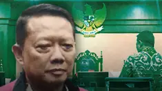 Mantan Jampidsus Febrie Adriansyah meminta majelis hakim membatalkan dakwaan terhadap dirinya karena dinilai tidak jelas, tidak lengkap, dan tidak cermat. Dalam sidang eksepsi di Pengadilan Tipikor Jakarta Pusat, Rabu (14/10/2026), Febrie juga meminta berkas perkara dikembalikan kepada jaksa penu...