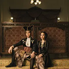 Menjelang hari bahagia mereka, pasangan ini kembali membagikan potret prewedding terbaru yang langsung mencuri perhatian publik. [@elelrumi].