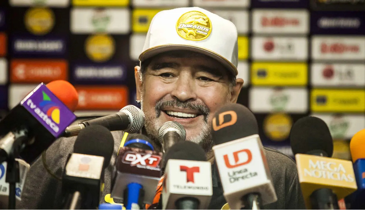 Diego Maradona memberikan jumpa pers pertama sebagai pelatih Dorados pada September 2018 lalu. ( AFP/Rashide Frias )