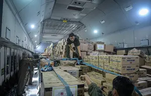 Seskab Teddy: 6 Pesawat TNI AU Kembali Bawa Bantuan ke NTT dan Kalimantan