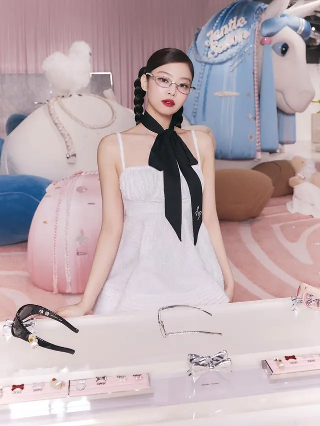 Posisi Jennie BLACKPINK Tergeserkan oleh Karina Aespa sebagai Brand Ambassador Gentle Monster