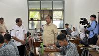 Prabowo Kunjungi SMAN 1 Cilacap (Lizsa Egeham/Liputan6.com)