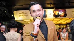 Teuku Zacky saat menghadiri `Thank Goodness It’s Weekend Party` yang berlangsung di Magnum Cafe, Grand Indonesia, pada Jumat (6/2/2015).(Liputan6.com/Panji Diksana)
