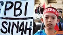 Citizen6, Makassar: Seorang anak mengikuti aksi untuk memperingati 16 tahun meninggalnya Marsinah di bawah Jalan layang Urip Sumoharjo, Makassar, minggu (8/5). (Pengirim: Rahmad Didi) 