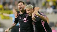 Dua pemain jebolan Barcelona, Lionel Messi dan Luis Suarez kompak menyumbang gol untuk Inter Miami saat melawan Columbus Crew. (AFP/Jason Mowry)