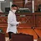 Terdakwa Irfan Widyanto memasuki ruangan sidang  dalam perkara  kasus merintangi penyidikan atau 'obstruction of justice' pembunuhan berencana terhadap Brigadir Nopriansyah Yosua Hutabarat atau Brigadir J di Pengadilan Negeri Jakarta Selatan, Kamis (10/11/2022). Irfan disangkakan terlibat perkara ini karena diduga menjadi kepanjangan tangan Ferdy Sambo dalam mengambil dan merusak CCTV di sekitar Komplek Polri. (Liputan6.com/Angga Yuniar)