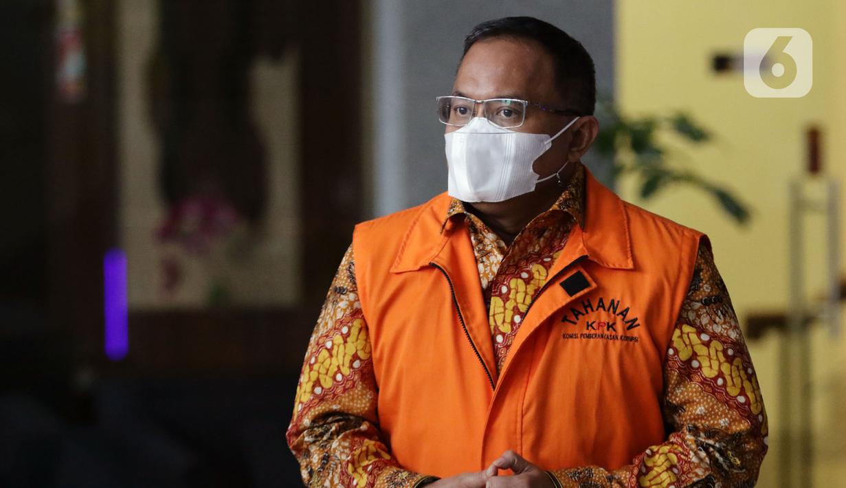 Bupati nonaktif Musi Banyuasin, Dodi Reza Alex Noerdin usai menjalani pemeriksaan lanjutan di Gedung KPK Jakarta, Senin (22/11/2021). Dodi Reza merupakan tersangka dugaan korupsi pengadaan barang dan jasa di Kabupaten Musi Banyuasin tahun 2021. (Liputan6.com/Helmi Fithriansyah)