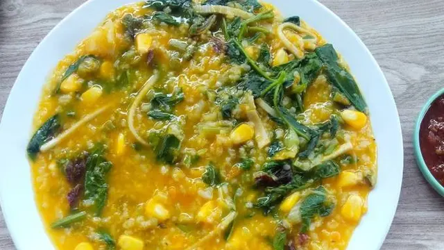 Resep Bubur Tinutuan dengan Kangkung