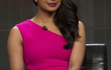 Pose manis Priyanka Chopra dalam balutan gaun pink
