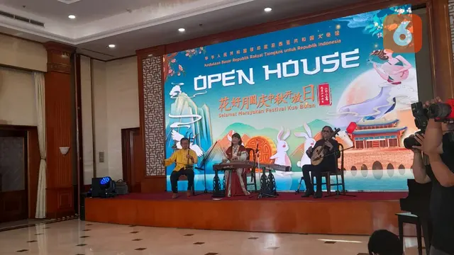 Pertunjukan di Festival Kue Bulan