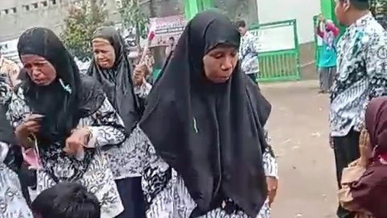 Warsim mengatakan, dari seluruh korban, satu di antaranya mengalami luka bakar cukup parah di bagian wajah dan tangan.&nbsp;<br>
