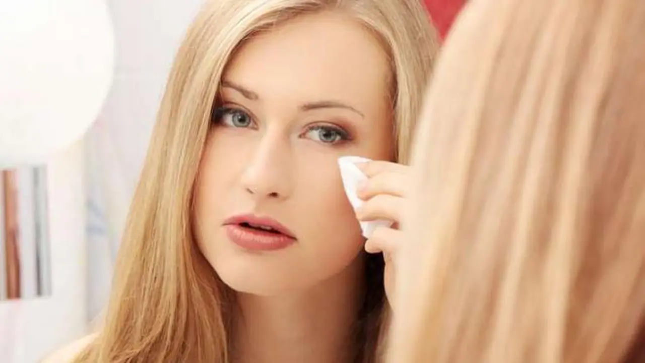 Sulit Membersihkan Make Up? Ini Caranya!