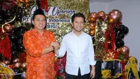 Gus Lilur, founder PT Bandar Indonesia Group (BIG) bersama Wagub Jatim Emil Dardak saat tasyakuran kantor BIG di Graha Pena Surabaya. (Istimewa).