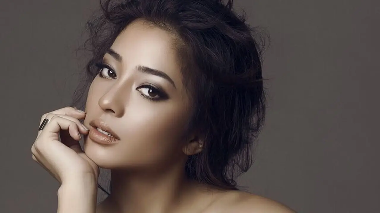 [Bintang] Editor Says: Mungil Bikin Deg-degan, Nikita Willy dan 4 Gaya Sensual Seleb