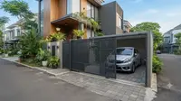 12 Ide Pintu Pagar Geser untuk Rumah dengan Carport Sempit, Bikin Area Masuk Lebih Lega