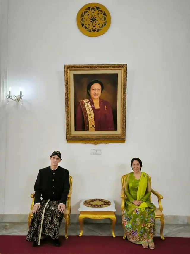 6 Potret Kartika Soekarno Pakai Batik, Tampil Anggun di Berbagai Momen Diplomatik dan Budaya