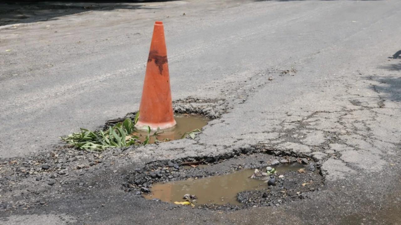 Usai Ojol Celaka di Flyover Grogol, Jalan Berlubang Langsung Ditambal