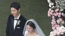 Hingga saat ini, momen pernikahan Song Joong Ki  dan Song Hye Kyo masih belum lepas dari perhatian publik. Kali ini yang dibicarakan adalah momen saat Song Joong Ki mengikrarkan janjinya dengan manis. (Instagram/cheonsongyi)