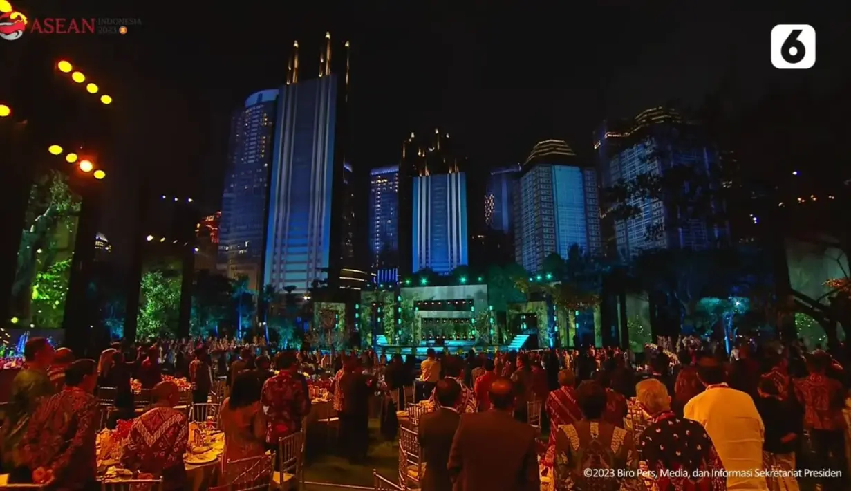 <p>Suasana saat Gala Dinner KTT ASEAN ke-43 di Hutan Kota by Plataran GBK. (Dok: YouTube)</p>