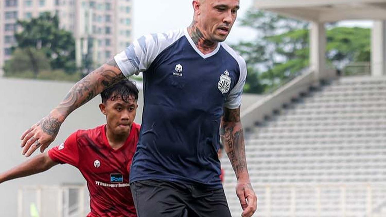 FOTO: Aksi Radja Nainggolan Bawa Bhayangkara FC Bungkam Timnas Indonesia U-20