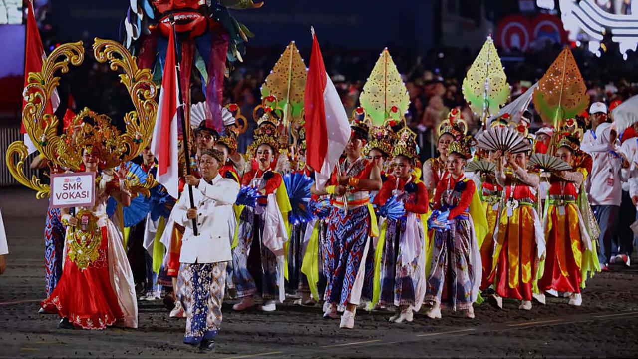 FOTO: Meriah! Pesta Rakyat & Karnaval HUT ke-80 RI Dimeriahkan TNI dan Kemhan