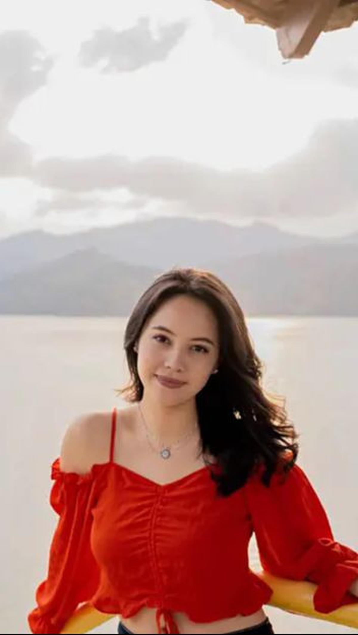 <a class="editorlink " href="https://www.merdeka.com/jatim/7-fakta-sosok-anggika-bolsterli-pemeran-shafira-di-sinetron-di-antara-dua-cinta-keturunan-swiss-34310-mvk.html?screen=7" rel="follow" target="_self">Anggika Bolsterli</a> adalah nama yang mulai di