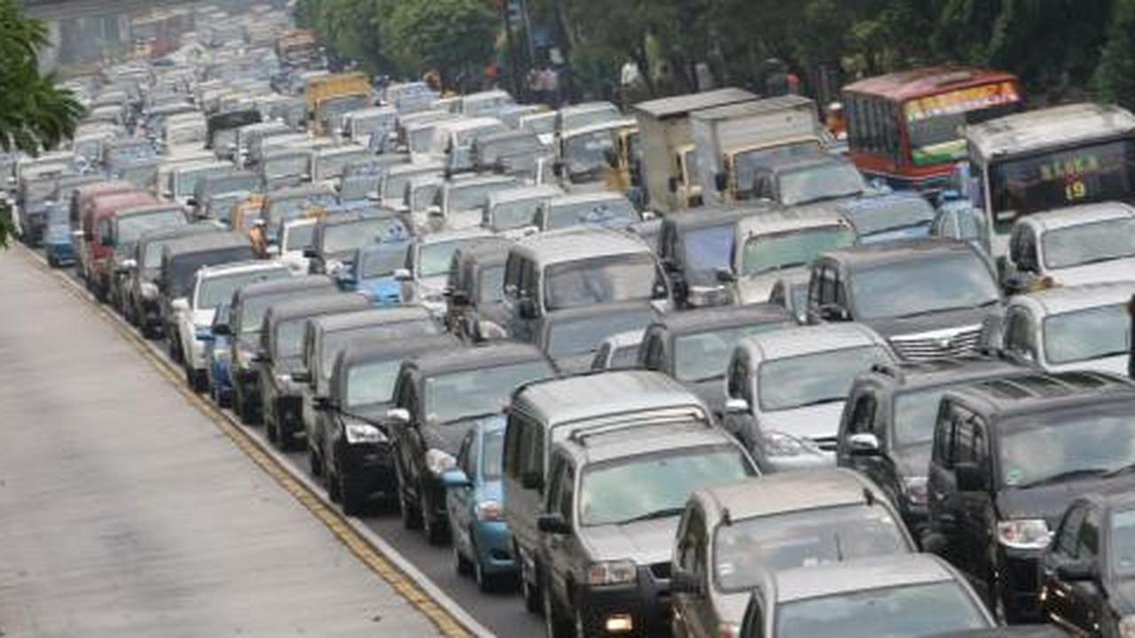 Mahasiswa IISIP demo, Lenteng Agung macet 5 Km